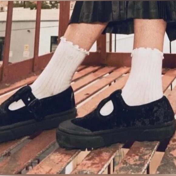 VANS SOLID BLACK STYLE 93 CRUSHED VELVET MARY JANE SNEAKERS WITH BUCKLE 7.5 - Picture 12 of 12